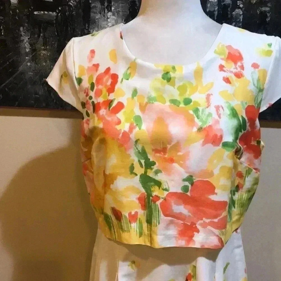 COVINGTON Vibrant Floral One Piece Pleated Dress Crop Top Overlay & Cap Sleeves - Picture 2 of 11